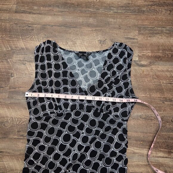 GEORGE STRETCH KNIT TOP BLACK AND WHITE GEOMETRIC DESIGN SIZE MEDIUM (8-10) - Picture 8 of 9